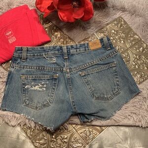 🌹 Y2K • Old Navy • Trendy Blue Distressed Jean Low Rise Short Shorts